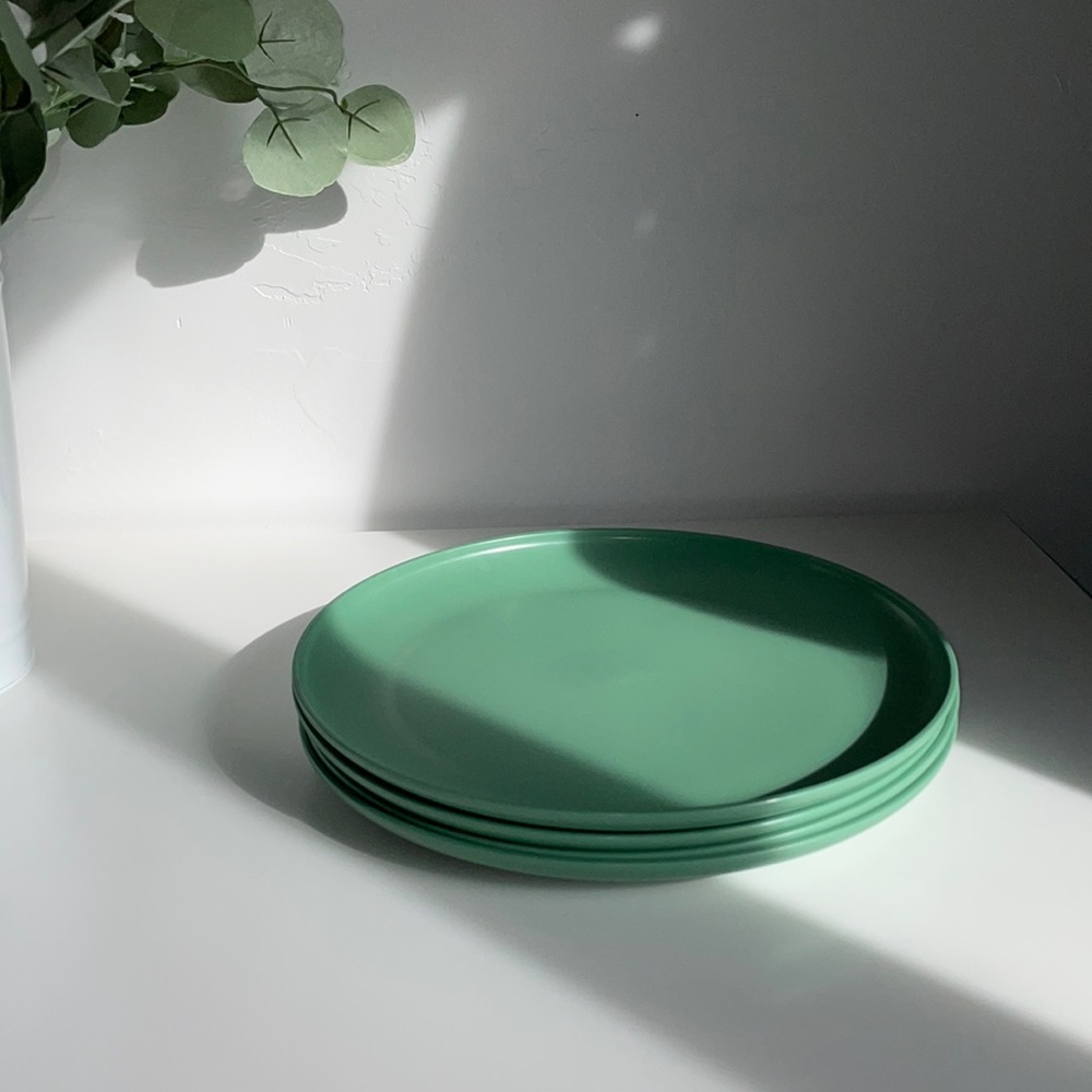 4 green plates
